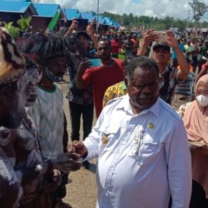 Warga Terdampak Perluasan Bandara Ewer Terima Bantuan Rumah dari Kementerian PUPR