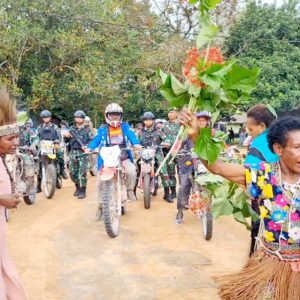 Pantau Pembangunan ke Distrik Assue, Pj. Bupati Mappi Libas “Jalanan” Sejauh 102 Kilometer Dengan Motor Trail