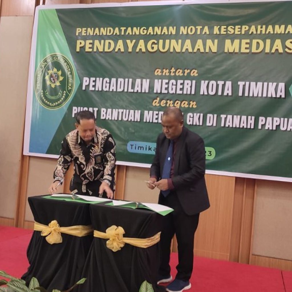 Pusat Bantuan Mediasi GKI Tandatangani Nota Kesepahaman Dengan PN Kota Timika, 16 Mediator Terima SK