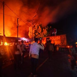Kebakaran Hebat Terjadi di Pasar Bumi Raya Nabire, Polisi Mulai Data Total Kerugian