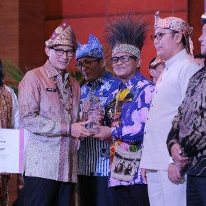 Raih Juara 1 dan 2 Video Kreatif BBWI 2023, Penjabat Bupati Mappi Terima Penghargaan dari Sandiaga Uno