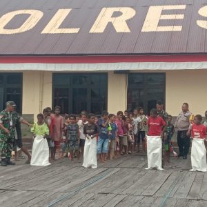 Seru, Lomba Lari Karung di Asmat, Kapten Inf Hermanus Kopong: Anak-Anak Begitu Bahagia Dalam Permainan Ini