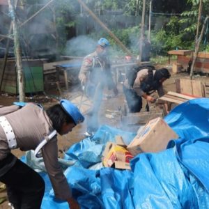 Polres Nabire Bongkar Arena Sabung Ayam di Kampung Sanoba