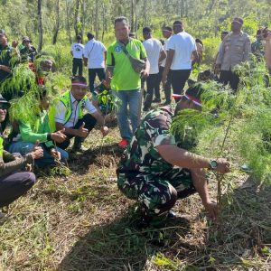 Gerakan Polres Jayapura Hijaukan Kawasan Cagar Alam Cyclop Dengan Menanam Seribu Pohon