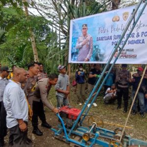 Polri Peduli Lingkungan, Polres Mimika Bantu Masyarakat Kamoro Jaya Timika Sumur Bor