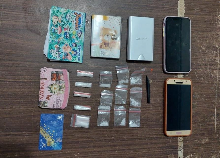 Barang bukti yang berhasil diamankan dari pelaku I di Jalan Kakatua, Jalur 3, Kampung Wonosari Jaya (SP 4).