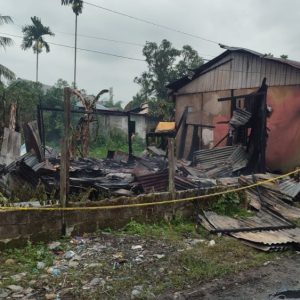 Rumah Kosong di Belakang Kantor PLN Timika Terbakar