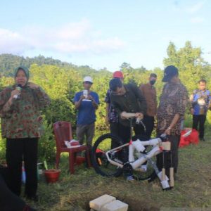 Mensos Beri 100 Sepeda Kepada Anak Papua Tunjang Aktivitas Pendidikan