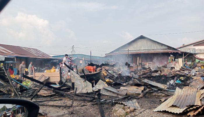 Dini Hari Tadi, Enam Petak Bangunan di Pasar Sentral Timika Hangus Terbakar