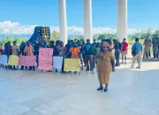 ASN Asli Papua Gelar Demo Tolak Roling Jabatan yang Dilakukan Bupati Mimika