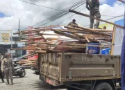 Alat Peraga Kampanye di Kota Jayapura Banyak Salahi Ketentuan, Satgas Gakkum Copot Ratusan Baliho dan Bendera Partai