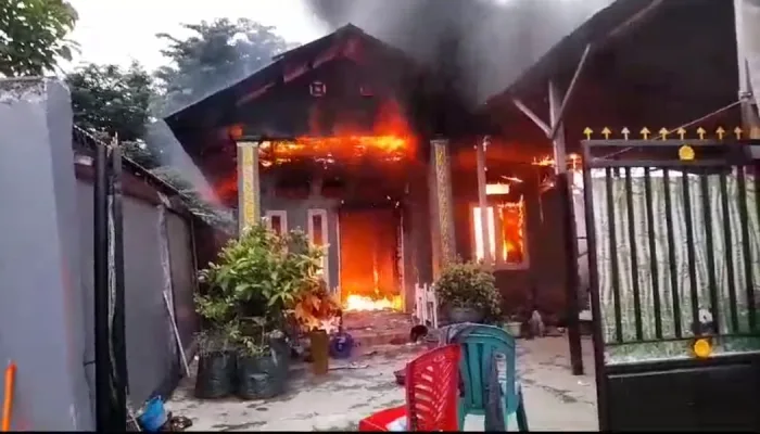 Selasa Pagi Tadi, Satu Unit Rumah Pribadi di Nawaripi Rata Dengan Tanah