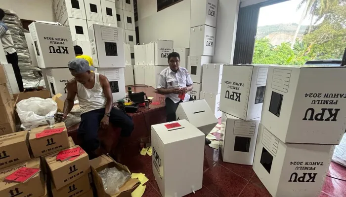 Pastikan Kelengkapan Logistik Pemilu 2024, Bawaslu Papua dan Kabupaten Jayapura Lakukan Supervisi ke Gudang Logistik KPU