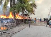 Breakingnews : Deretan Kios di Kompleks LS depan Pertamina Pomako Hangus Terbakar, Diduga…