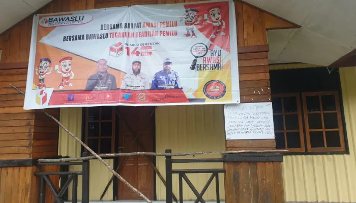 Dana Belum Cair, 26 Pengawas Tingkat Distrik Palang Kantor Bawaslu Puncak Jaya