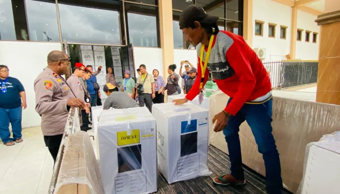 Mulai Hari Ini, KPU Mimika Distribusi Logistik Pemilu ke Wilayah Pegunungan dan Pesisir
