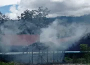 Posko Pemenangan PDI Perjuangan di Wouma Terbakar, Polres Jayawijaya Amankan Terduga Pelaku Pemicu Keributan