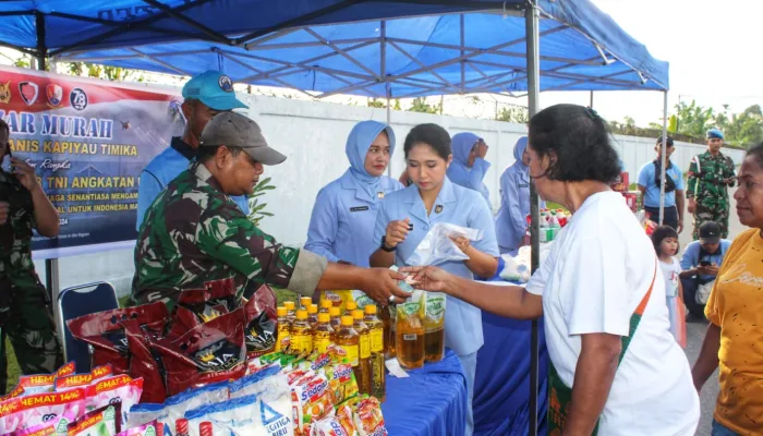 Jelang HUT TNI AU Ke-78, Lanud Yohanis Kapiyau Timika Gelar Bazar Murah