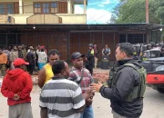 Ganggu Jalannya Pleno, Polisi Bubarkan Massa Depan Kantor KPU Kabupaten Jayawijaya