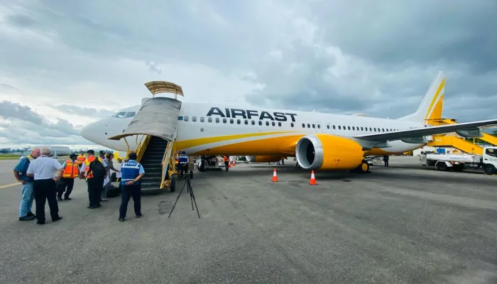 Resmi Beroperasi, “Si Ekor Kuning” Airfast Indonesia Bawa Penumpang Perdana Mendarat di Bandara Timika