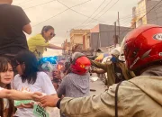 Nonis Lain Sibuk War Takjil, Ciwend Malah Bagikan 1.000 Paket Buka Puasa KFC di Jalanan Kota Timika