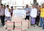 Kapolda Papua Bantu 200 Sak Semen untuk Percepatan Pembangunan Masjid Babussalam Biak