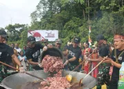 TNI Gandeng YouTuber Masak Seribu Porsi Daging untuk Warga Maybrat
