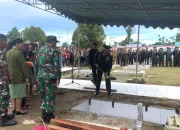Danrem 173/PVB Pimpin Prosesi Upacara Pemakaman Jenazah Lettu Inf Oktavianus Sogalrey di TMP Nabire