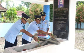 Jelang HUT TNI AU ke-78, Jajaran Lanud Timika Ziarah ke Makam Yohanis Yoseph Kapiyau