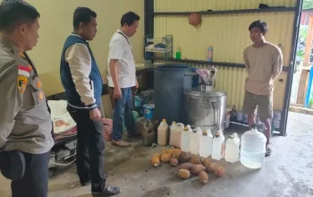 Produksi Minuman Keras Lokal, Pemuda di Wamena Ditangkap Polisi