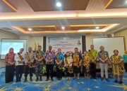 Bupati Mimika John Rettob Kukuhkan Bapak dan Bunda Asuh Stunting