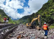 Jalan dan Jembatan Rusak Akibat Banjir di Kampung Waa Banti, Freeport Terjunkan Tim Khusus Lakukan Perbaikan