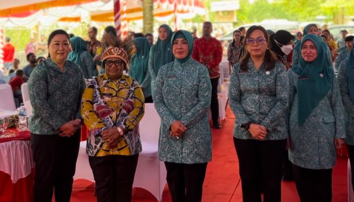Ketua TP PKK Pusat Kunjungi Timika, Temui Anak-anak Kwamki Narama