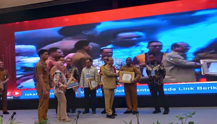 Realisasikan Dukungan Dana 100 Persen di Pilkada 2024, Pemprov Papua Raih Penghargaan dari Kemendagri