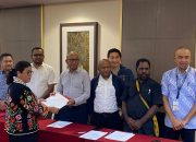 Penyerahan Berita acara terpilihnya empat pengurus YPMAK Periode 2024-2029 dari pihak Konsultan kepada Pembina