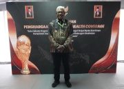 Mimika Torehkan Prestasi Membanggakan, Bupati John Rettob Terima Penghargaan UHC Award 2024