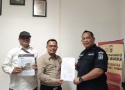 Sengaja Cemarkan Nama Baik John Rettob, Robert Kambu Dilaporkan ke Polres Mimika, Saleh Alhamid : Dia Salah Alamat, Memalukan !