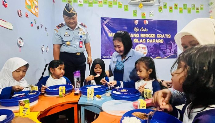 Lanud Silas Papare Uji Coba Pemberian Makan Siang Bergizi Gratis Bagi 376 Siswa