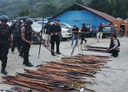 PPD Kabur Entah Kemana, Antisipasi Massa Pendukung Marah Polisi Amankan 812 Senjata Tajam di Kabupaten Tolikara
