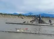 Terjatuh dari Jembatan Gantung di Kali Kabur Mile 48, Seorang Pendulang Tewas