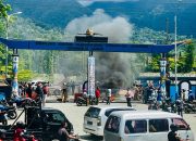 Sejumlah ASN Tuntut Pembayaran Uang TPP, Bakar Ban Blokir Pintu Masuk Kantor Bupati Jayapura