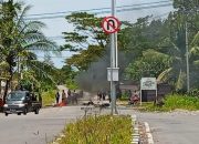 Buntut Penemuan Mayat, Warga Palang Perempatan Jayanti Distrik Kuala Kencana