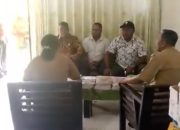 Viral Video Anggota DPR Kabupaten Jayapura Cekcok Dengan Guru dan Pukul Meja Saat Kunjungan Kerja