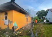 Diduga Api dari Sepeda Motor yang Dibakar, Satu Unit Rumah di SP 2 Timika Ikut Terbakar