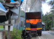 Aksi Demo di Depan Gapura Uncen Waena Rusuh, Satu Truk Polisi Dibakar Massa