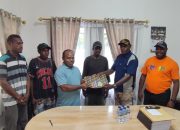 Kampung Mioko Dilanda Banjir, YPMAK Serahkan Bantuan 20 Paket Sembako