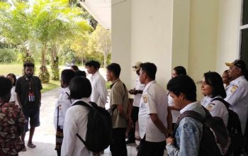 Aliansi Pemuda Amungsa Palang Kantor BKD Mimika, Tuntut Kepastian Kuota CPNS 2024