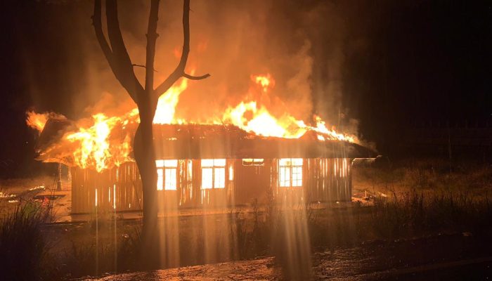 Kantor DPRD, Dinas Kesehatan, dan Kantor Agama Kabupaten Puncak Jaya Dibakar Orang Tak Dikenal