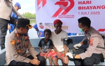 Peringati Hari Bhayangkara ke-79, Polres Mimika Gelar Bakti Kesehatan Klinik Terapung di Kampung Cenderawasih