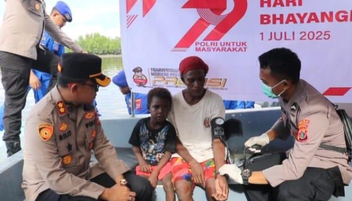 Peringati Hari Bhayangkara ke-79, Polres Mimika Gelar Bakti Kesehatan Klinik Terapung di Kampung Cenderawasih